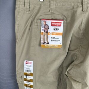 Men's Wrangler Relaxed Fit Cargo Pants 42x32 Tan‎ Khaki NWT